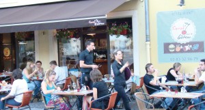 Avec « La Cerise sur le Gâteau », Emmanuelle Geoffroy et son équipe proposent une cuisine simple et conviviale.