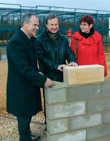 Henri Begorre, maire de Maxéville, Claude Entemeyer, directeur de la délégation régionale d’EDF, et Nathalie Cable-Marin représentant la délégation immoblière d’EDF en Lorraine.