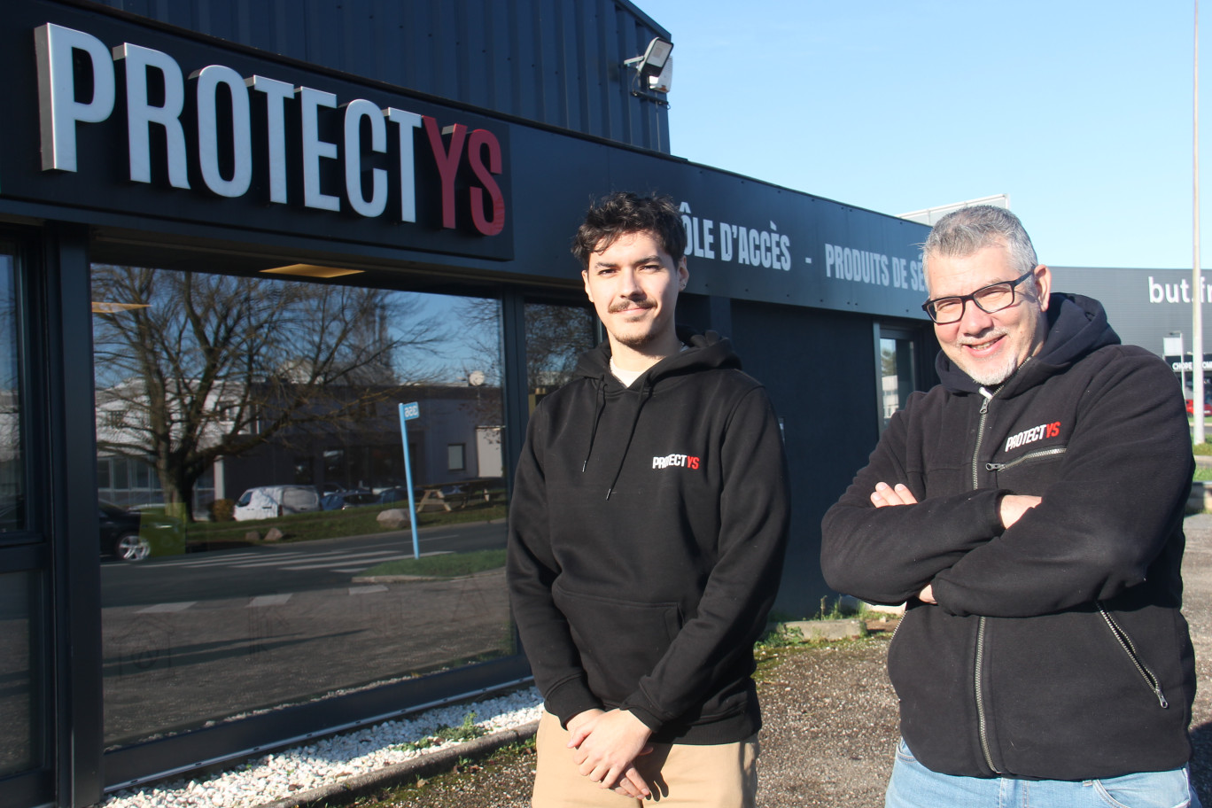 Protectys, pilotée par Xavier Martinez-Fortun (à droite) ouvre ce mardi 26 novembre son magasin adjacent à son récent siège social du côté de l’allée des Prunus à Houdemont. 