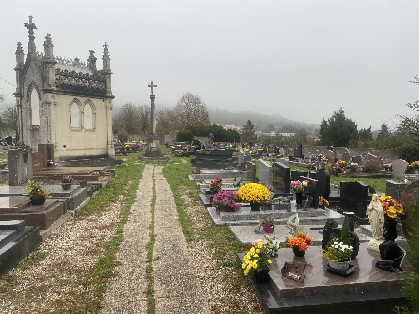 © mairie de Bainville-sur-Madon. Le cimetière de Bainville-sur-Madon arrive à quasi-saturation, plusieurs concessions sont aujourd’hui échues. La municipalité lance un dernier appel pour que les ayants droit se fassent connaître. 