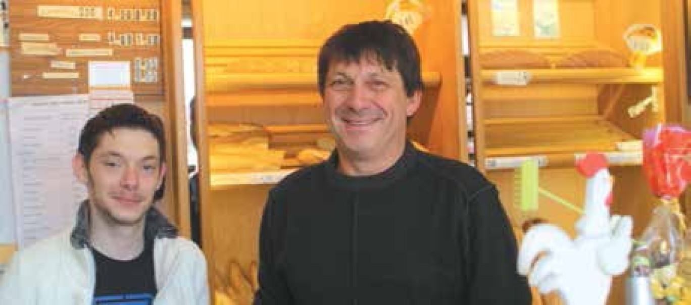 Le duo Vouaux, père et fils ! Maxime est aujourd’hui apprenti au sein de la boulangerie familiale et prépare son CAP de boulanger suivi par l’Association Perspectives et Compétences.