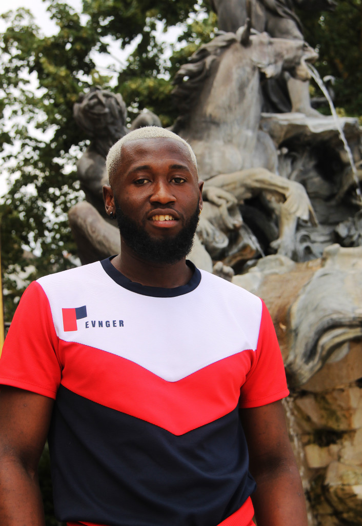 «Soit je devenais footballeur professionnel, soit je créais des choses innovantes en étant mon propre patron.», assure Jeff Happi MBalla, fondateur de Revnger Sports.