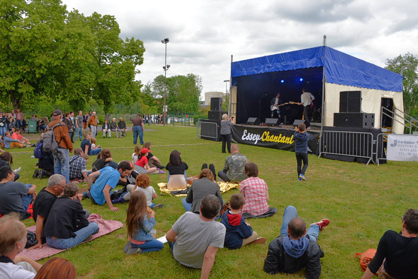 Essey Chantant, concert gratuit en plein air pour un large public.
