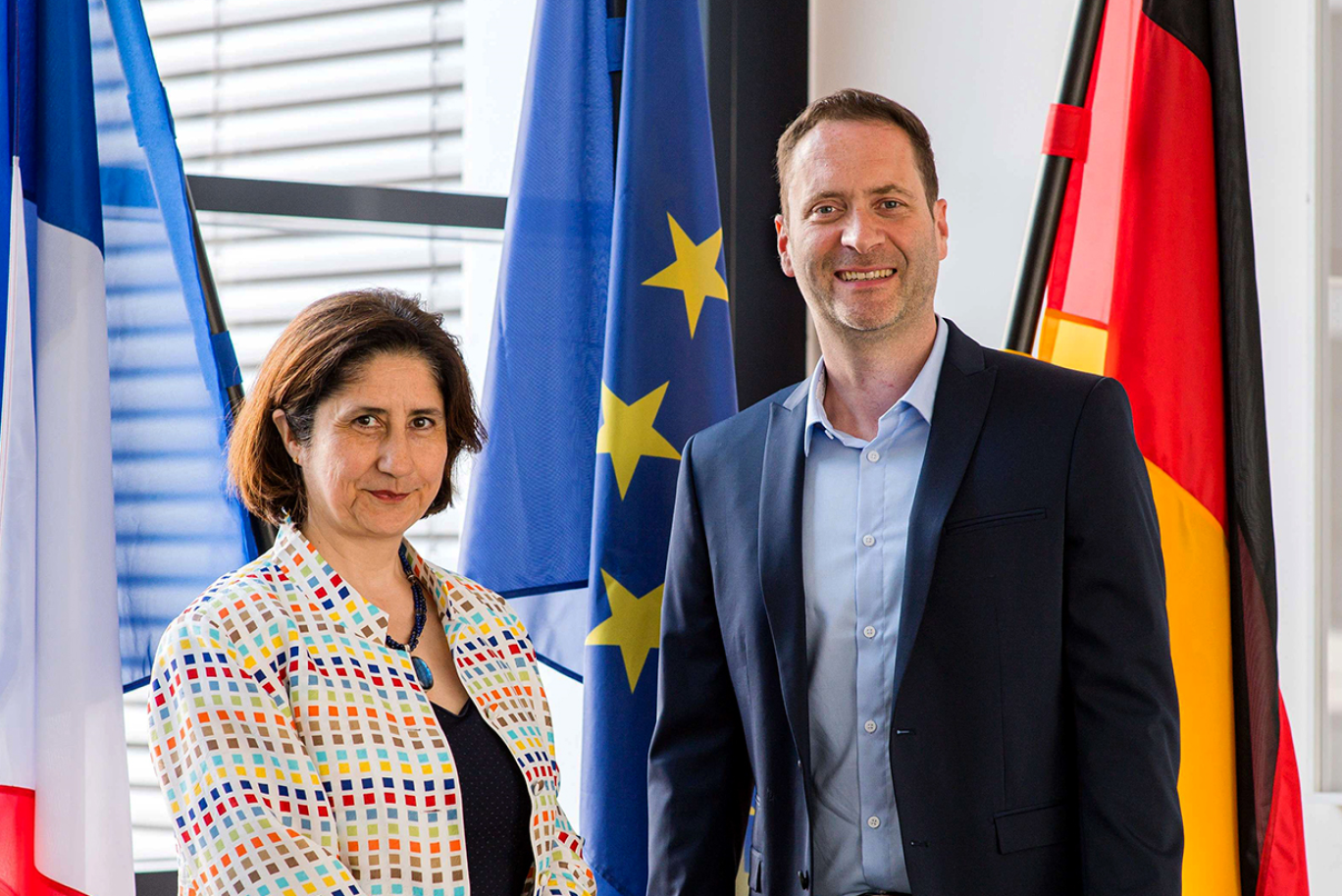 © ProTandem/Oliver Dietze
Karine Brard-Guillet, déléguée francaise, et Frédérik Stiefenhofer, délégué allemand de l’agence ProTandem. 
