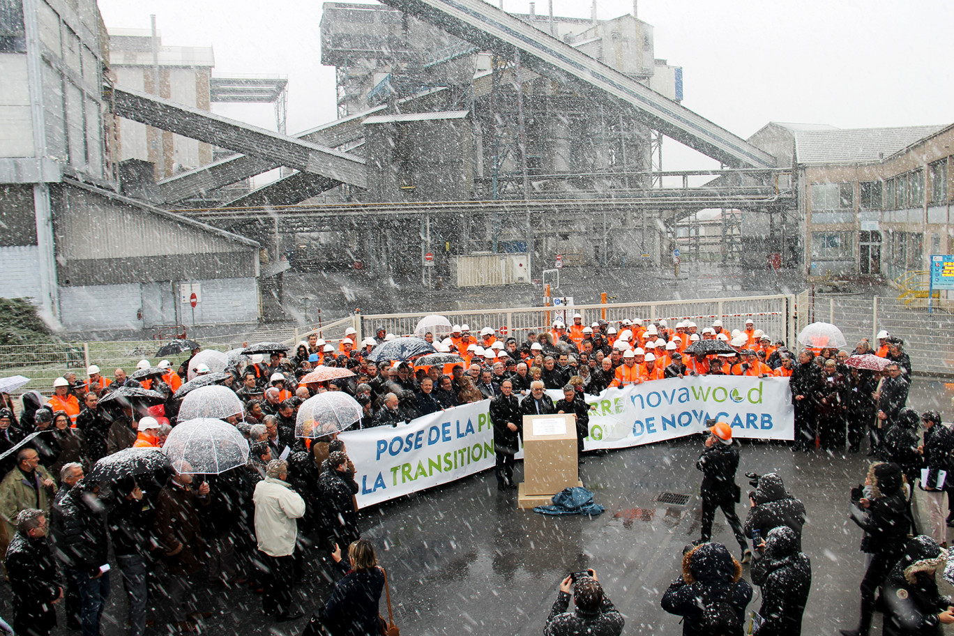 C’est la neige qui accueilli la pose officielle de la première pierre de la centrale de cogénération biomasse du site de la Madeleine de Novacarb à Laneuveville-devant-Nancy.